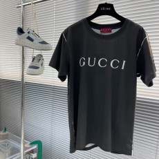 구찌 25SS 로고 프린팅 코튼 반팔 티셔츠 블랙